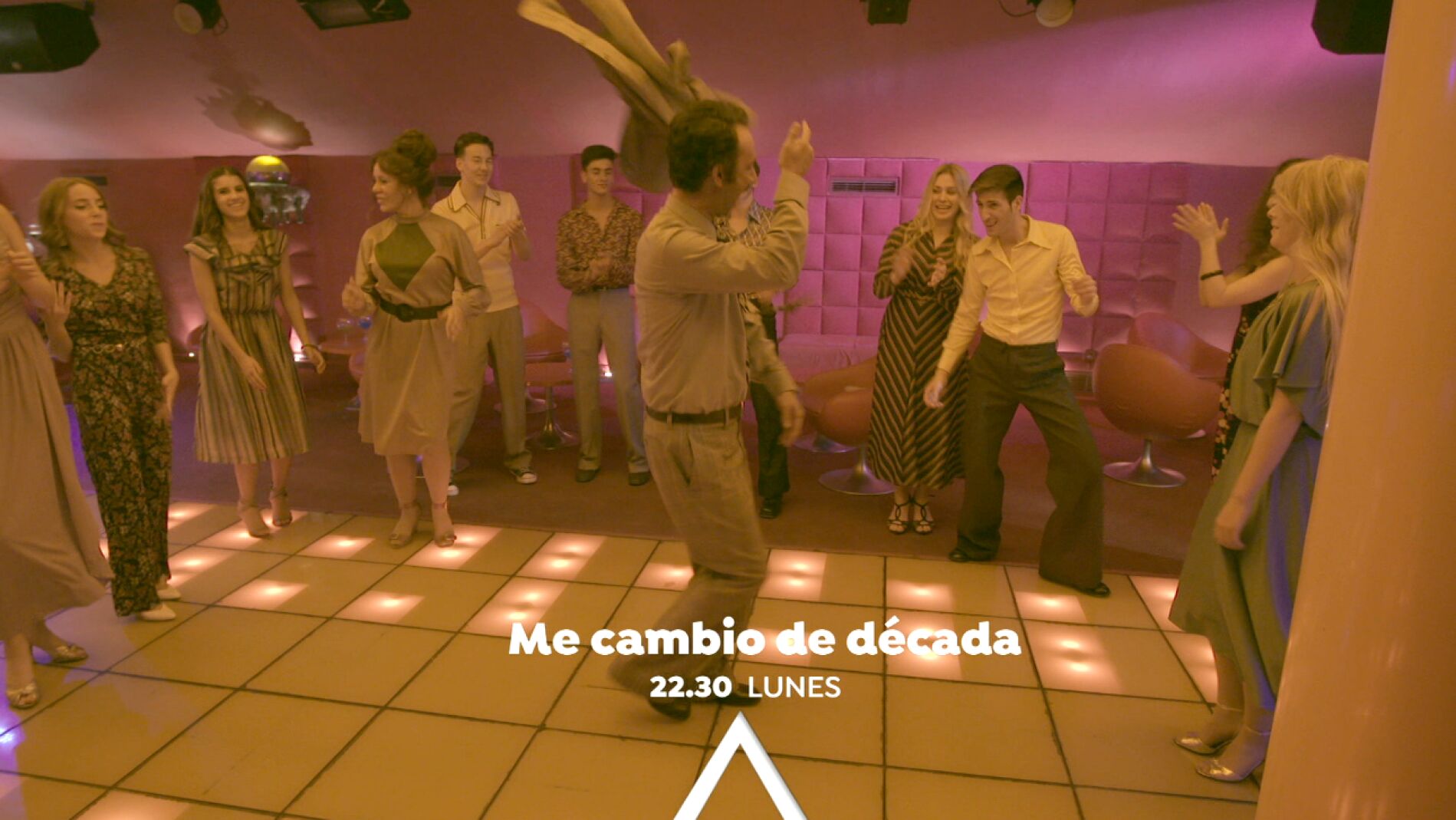 La m&uacute;sica disco hace bailar a la familia Vela Cedena 