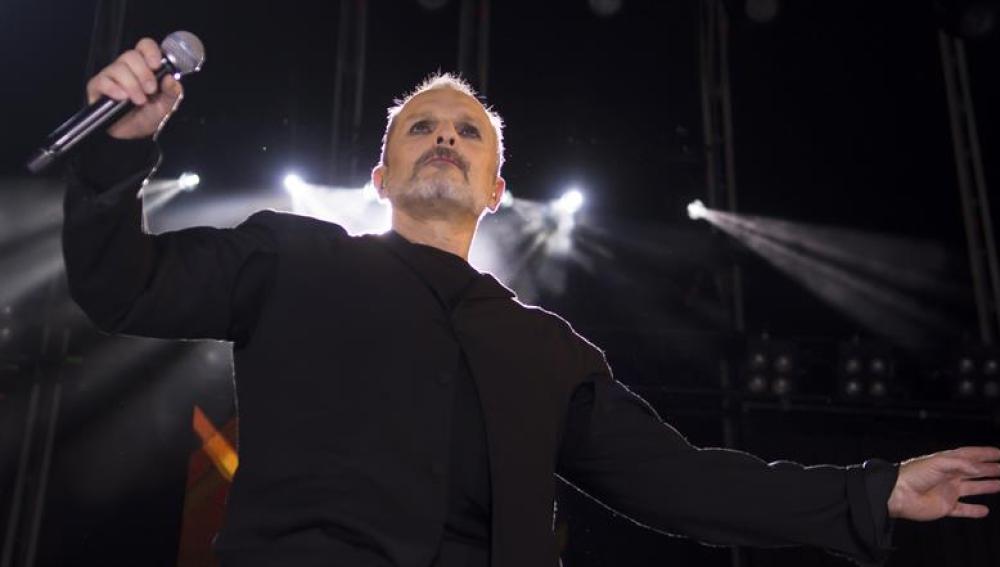 El cantante Miguel Bosé durante un concierto en Sevilla