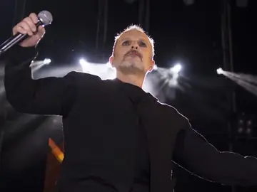 El cantante Miguel Bosé durante un concierto en Sevilla El cantante Miguel Bosé durante un concierto en Sevilla