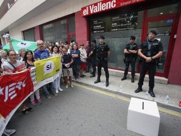 Registro en busca de material del referéndum del 1-O