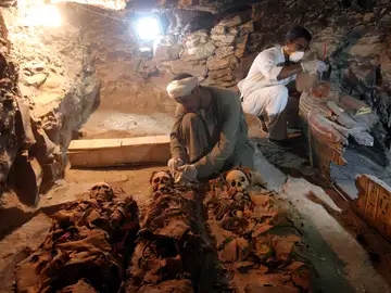 Tumba hallada de un orfebre del dios Amón Tumba hallada de un orfebre del dios Amón