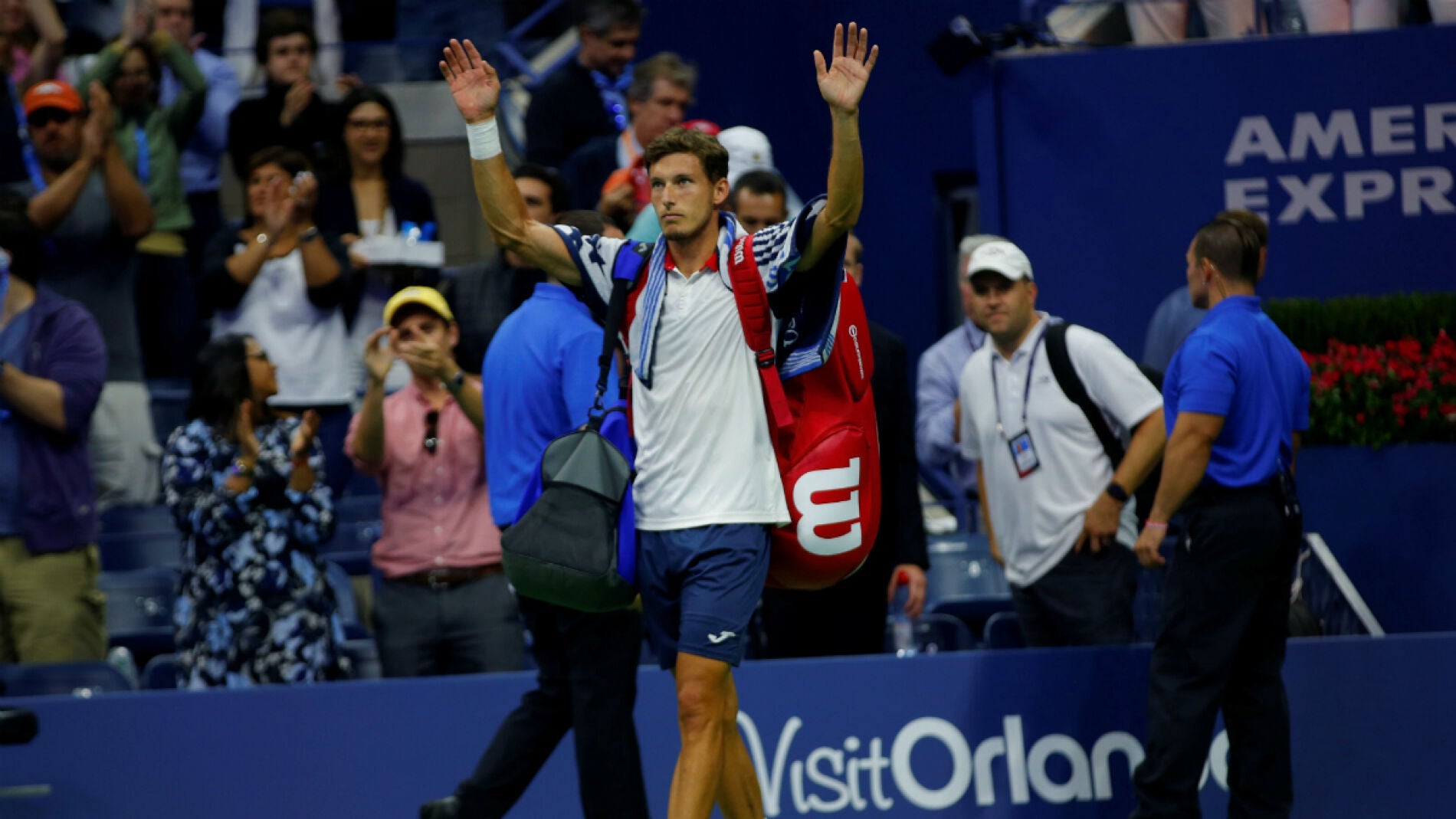 Pablo Carre&ntilde;o saluda en el US Open