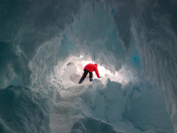Cueva en la Antártida