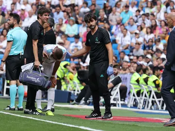 Benzema se retira lesionado Benzema se retira lesionado