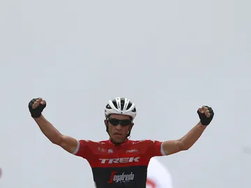 Alberto Contador celebra su victoria en L'Angliru Alberto Contador celebra su victoria en L'Angliru