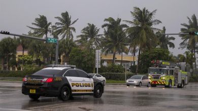 Pillan a una pareja manteniendo sexo en el coche de la Policía tras ser detenidos en Florida
