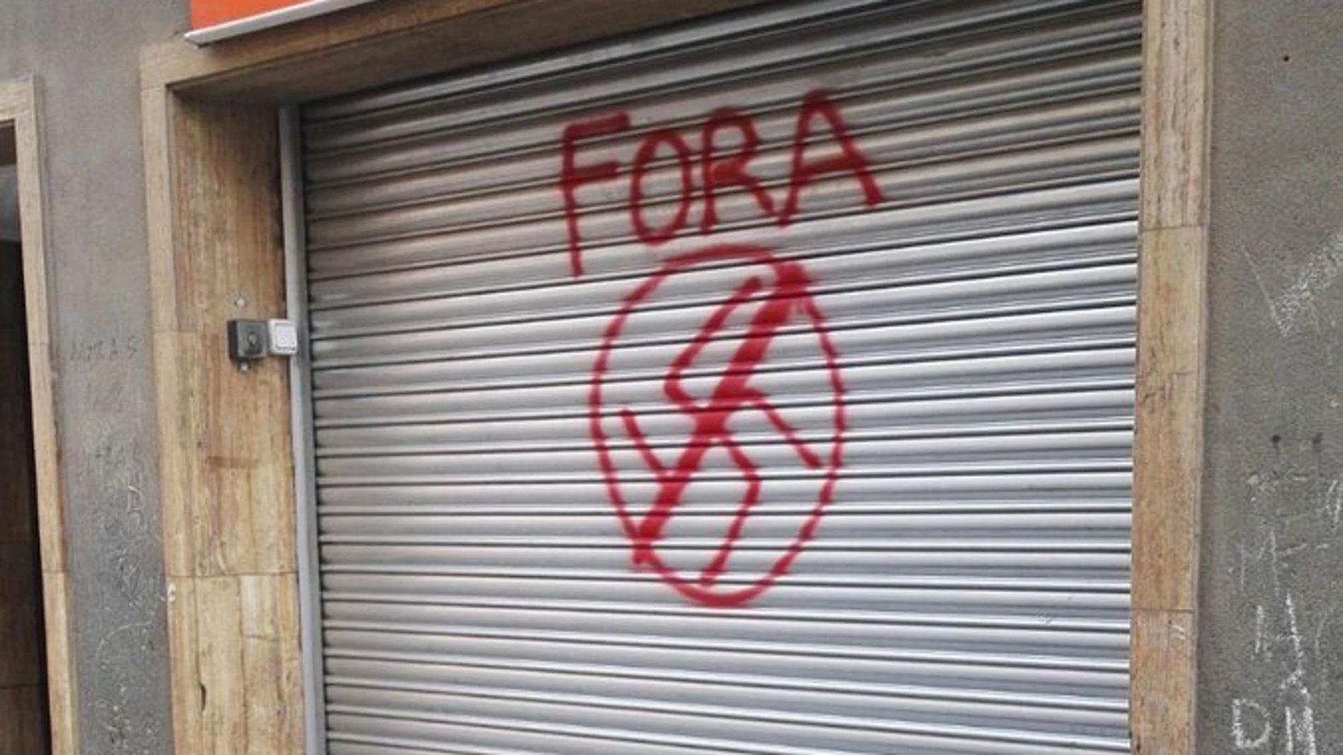 Pintada en la sede de Ciudadanos en Montcada Pintada en la sede de Ciudadanos en Montcada