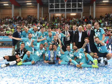 El Inter Movistar celebra su triunfo en la Supercopa de España El Inter Movistar celebra su triunfo en la Supercopa de España