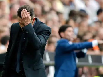 Simeone, durante el partido contra el Valencia Simeone, durante el partido contra el Valencia