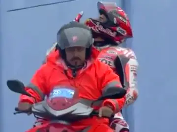 Marc Márquez lanza besos Marc Márquez lanza besos