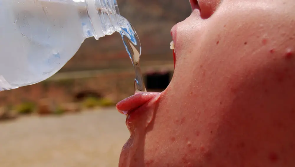 Bebiendo agua