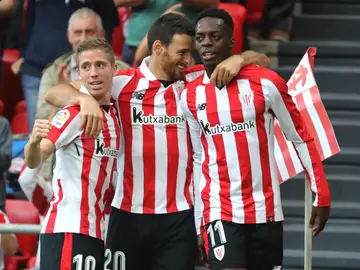Los jugadores del Athletic celebran uno de los goles contra el Girona Los jugadores del Athletic celebran uno de los goles contra el Girona