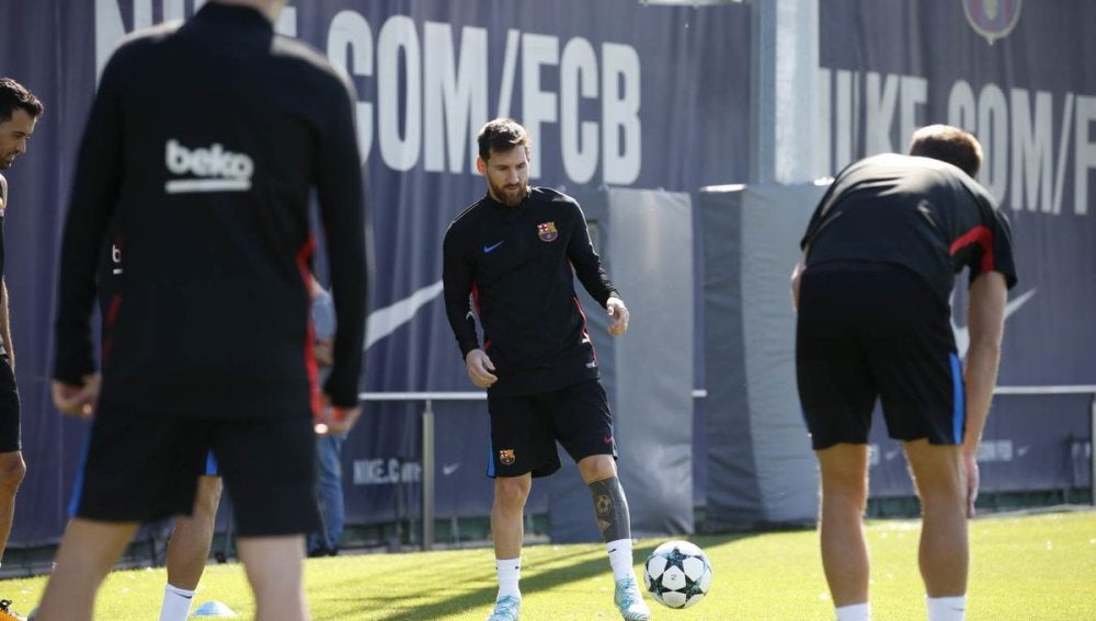 Messi, en un entrenamiento con el Barcelona