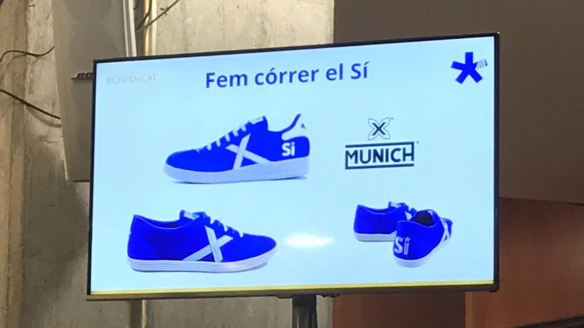 Zapatillas por el 'sí' del PDeCAT Zapatillas por el 'sí' del PDeCAT