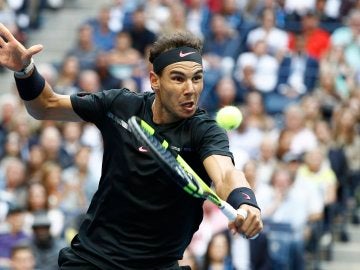 Rafa Nadal corta la bola de revés en la final del US Open Rafa Nadal corta la bola de revés en la final del US Open