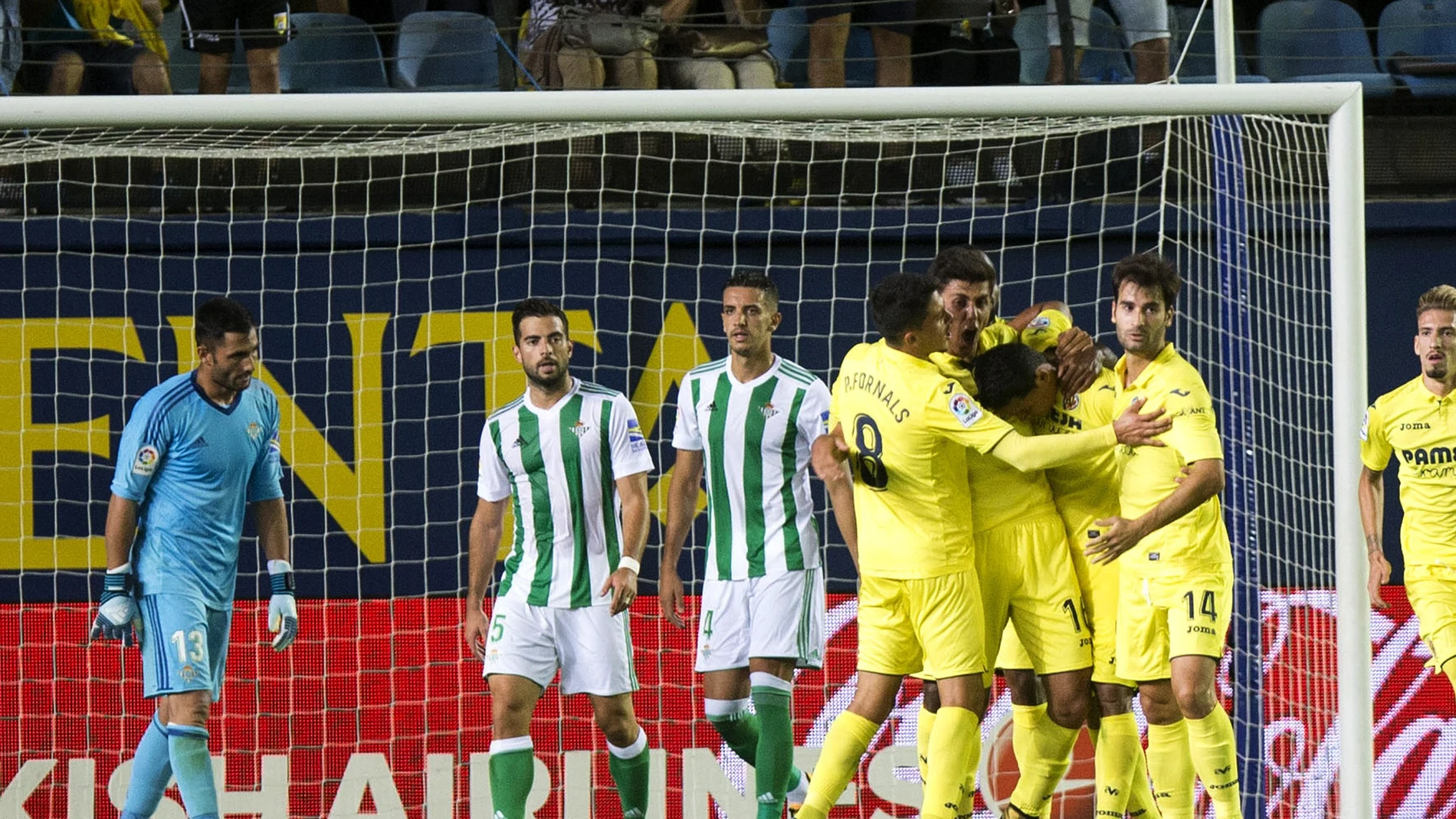 Los jugadores del Villarreal celebran el gol de Bacca contra el Betis Los jugadores del Villarreal celebran el gol de Bacca contra el Betis