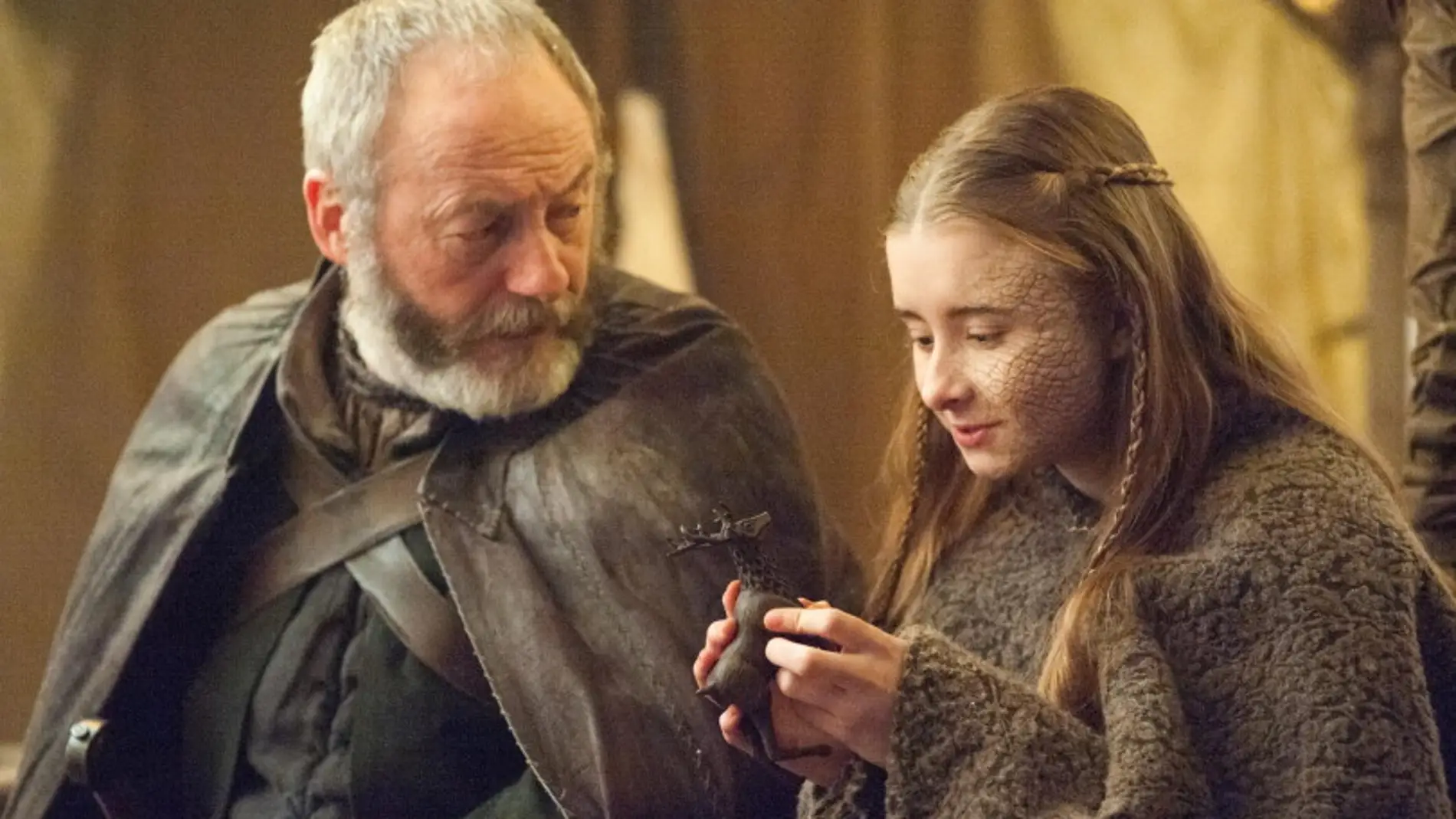 Shireen Baratheon y Sir Davos en 'Juego de Tronos'