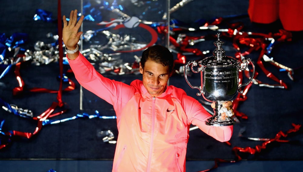 Rafa Nadal, con el trofeo de campeón del US Open en la mano