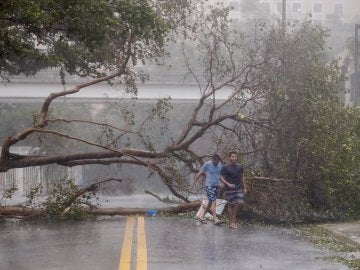 El huracán Irma se acerca a Tampa en su avance hacia el norte de Florida