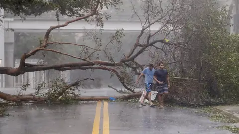 El huracán Irma se acerca a Tampa en su avance hacia el norte de Florida El huracán Irma se acerca a Tampa en su avance hacia el norte de Florida