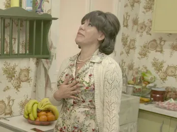 Rosana se enfrenta al pollo para desplumarlo: “Se ha tirado un pedo” Rosana se enfrenta al pollo para desplumarlo: “Se ha tirado un pedo”