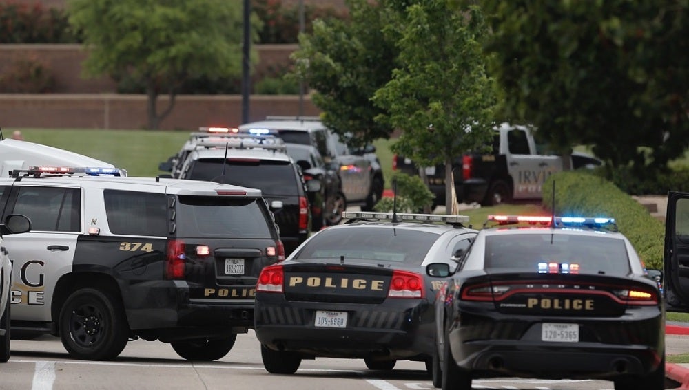 Despliegue policial en otro tiroreo registrado el pasado mes de mato en un colegio en Irving, Texas 