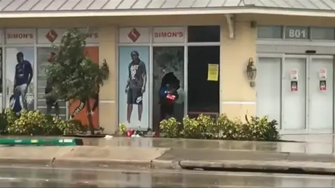 Detenidas 28 personas por casos de saqueos en Florida tras el paso de Irma Detenidas 28 personas por casos de saqueos en Florida tras el paso de Irma