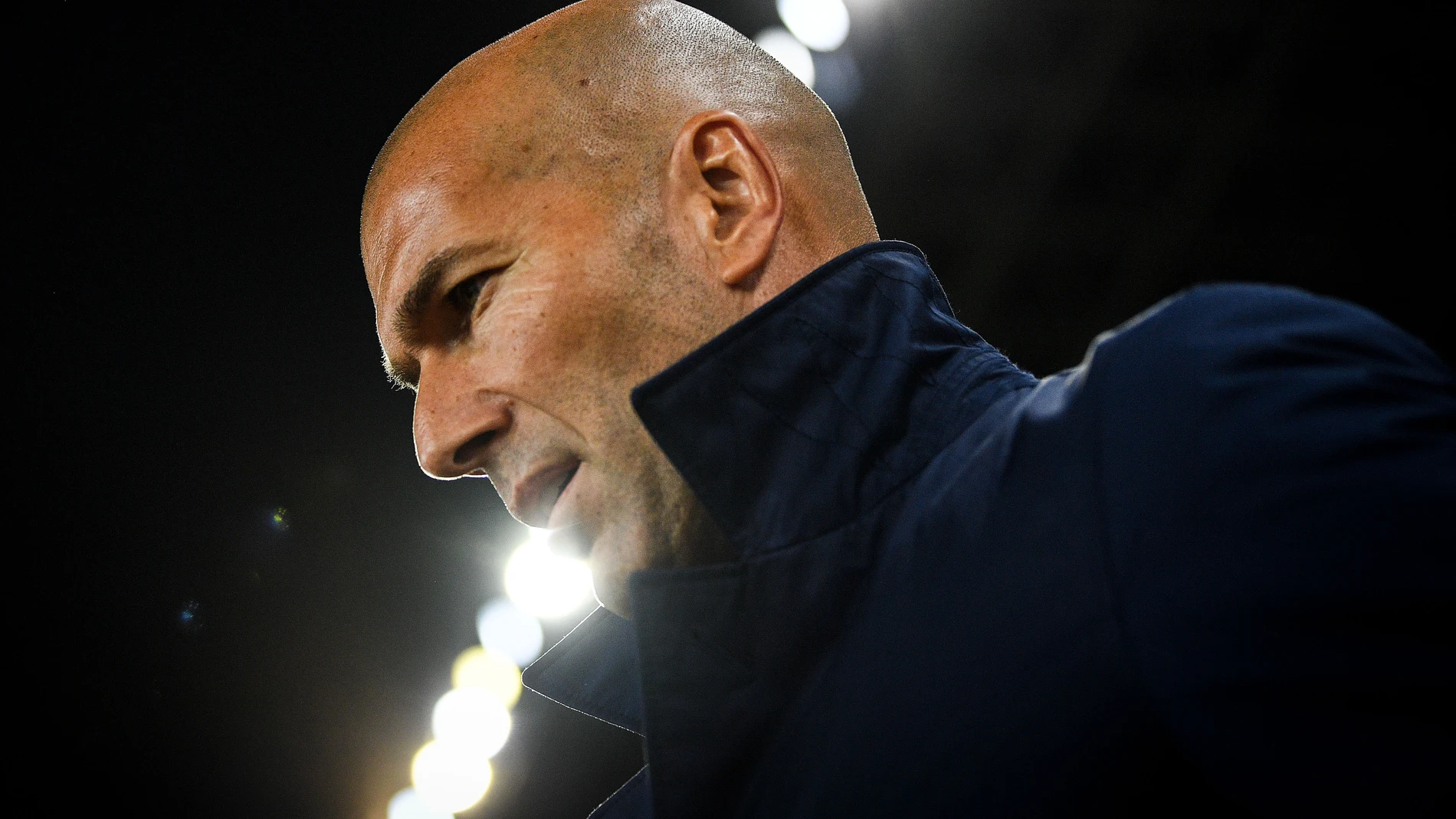 Zinedine Zidane, pensativo antes del partido del Real Madrid Zinedine Zidane, pensativo antes del partido del Real Madrid