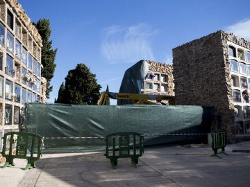 Més de 160 tombes profanades al cementiri de Barcelona