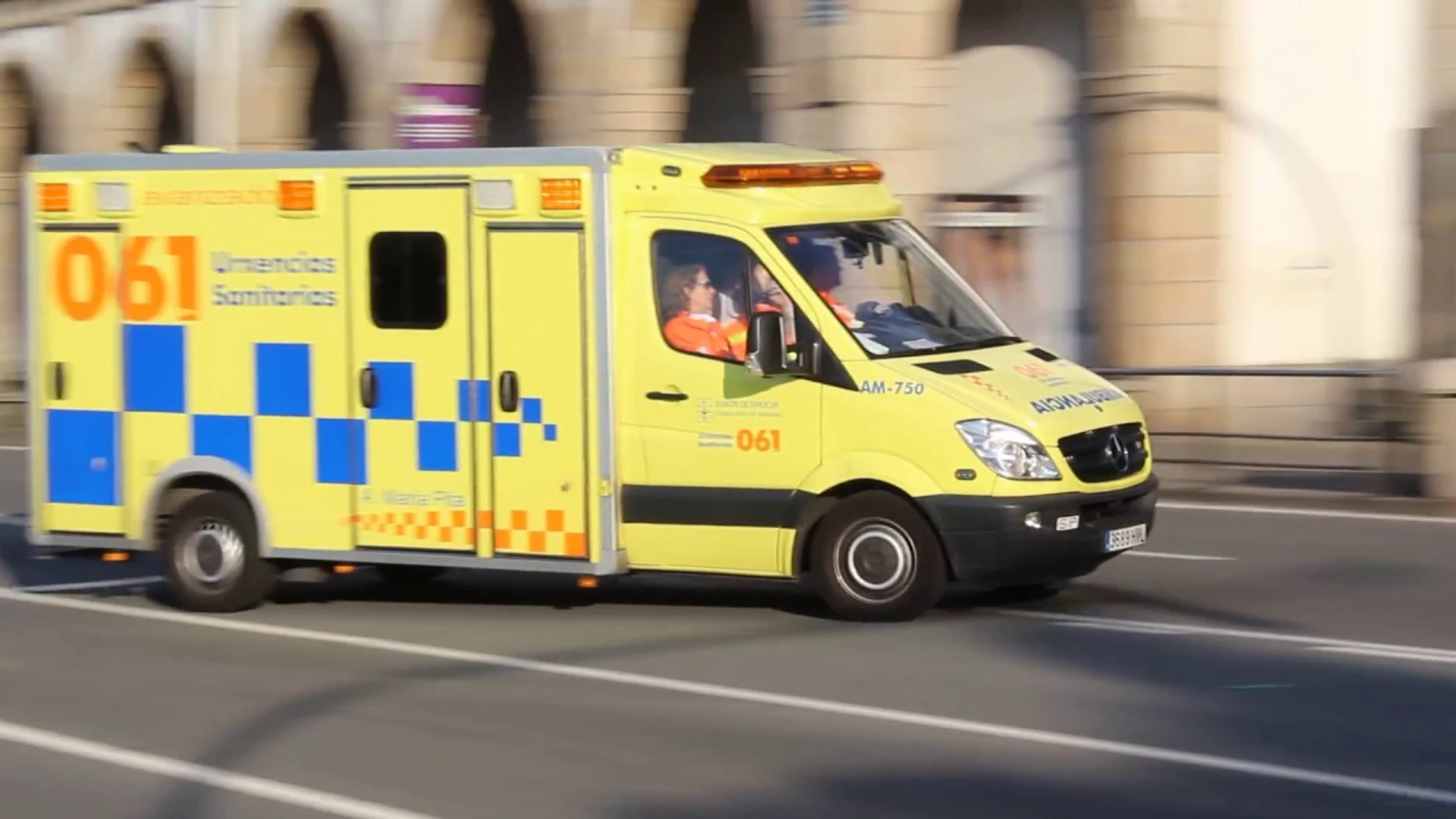 Imagen de una ambulancia del 061 en Galicia Imagen de una ambulancia del 061 en Galicia