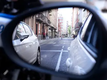 La parte trasera de un coche La parte trasera de un coche