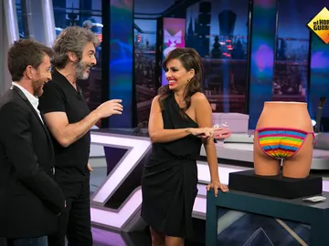 Mónica Cruz nos enseña cómo sobrevivir a la moda del pintalabios corrido Mónica Cruz nos enseña cómo sobrevivir a la moda del pintalabios corrido