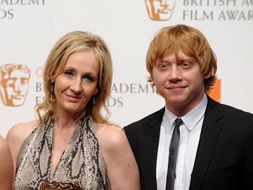J.K. Rowling y Ron Weasley (Rupert Grint)