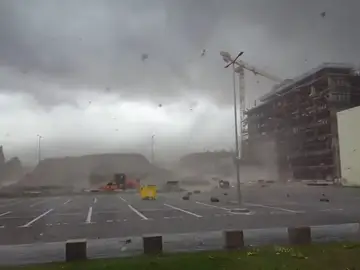 Al menos 8 muertos y 137 heridos en fuerte tormenta en Rumanía Al menos 8 muertos y 137 heridos en fuerte tormenta en Rumanía