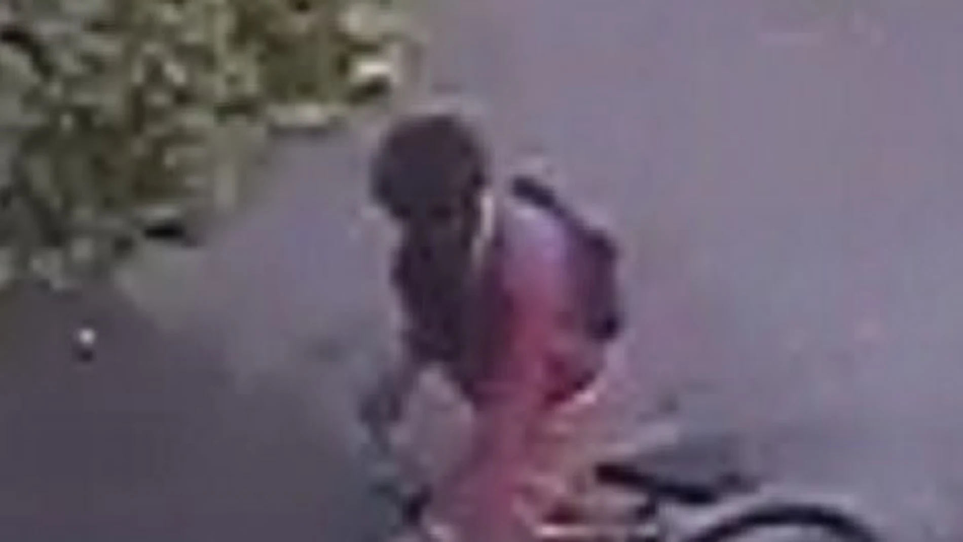 Imagen del sospechoso de la violación difundida por la Policía en Twitter Imagen del sospechoso de la violación difundida por la Policía en Twitter