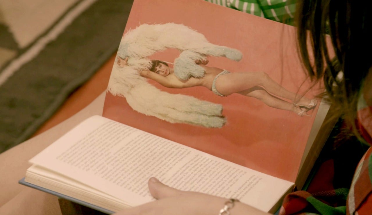 Malva y Aitana descubren &lsquo;El libro de la vida sexual&rsquo;: &ldquo;Hemos encontrado un libro muy hot&rdquo;