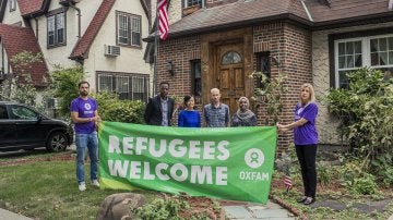 Los refugiados frente a la casa de la infancia de Donald Trump
