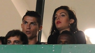 Cristiano Ronaldo y Georgina Rodríguez durante el partido