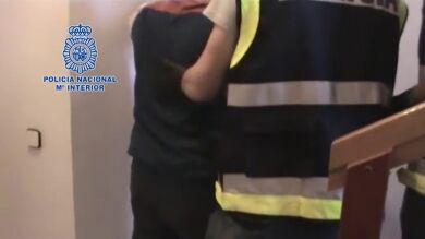 Detienen a un fotógrafo en Madrid por abusar de siete jóvenes desde 2015 con las que contactó a través de las redes sociales