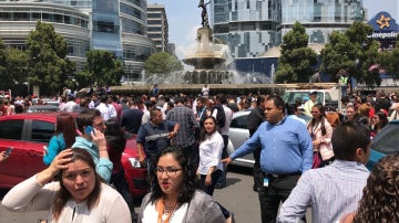 La gente se echa a la calle en México por el sismo