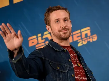 Ryan Gosling saluda a los medios Ryan Gosling saluda a los medios