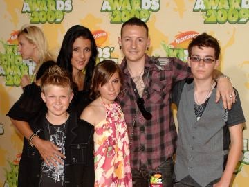 Chester Bennington junto a su familia Chester Bennington junto a su familia
