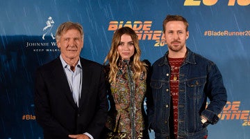 Ana de Armas junto a Harrison Ford y Ryan Gosling