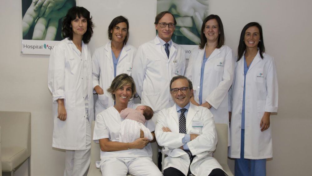 Equipo del Hospital Quirónsalud A Coruña que ha participado en el procedimiento