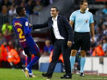 Valverde felicita a Semedo durante el Barcelona - Eibar