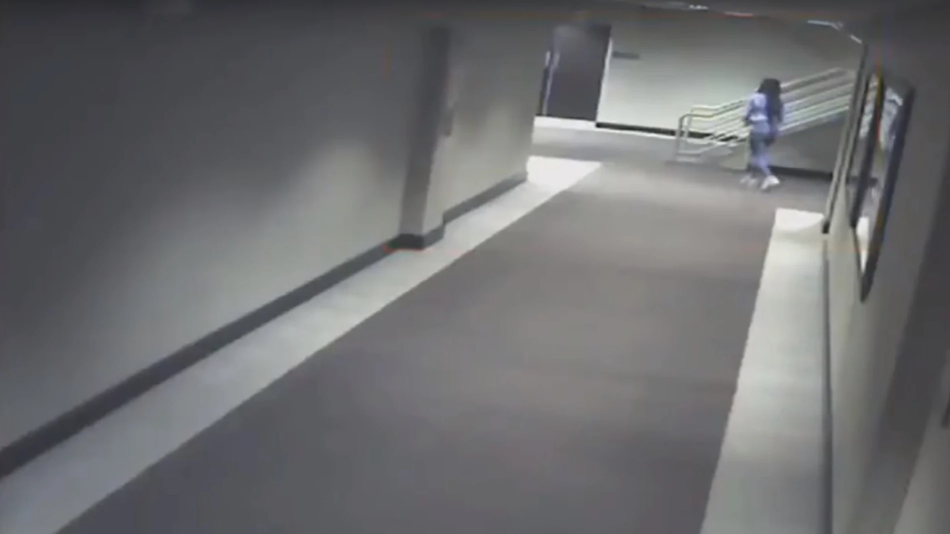 Uno de los momentos captados por las cámaras de seguridad del hotel Uno de los momentos captados por las cámaras de seguridad del hotel