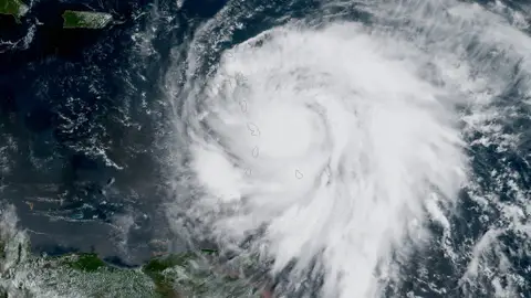 Una imagen capturada por el satélite GOES-16 de NOAA del huracán 'María' Una imagen capturada por el satélite GOES-16 de NOAA del huracán 'María'
