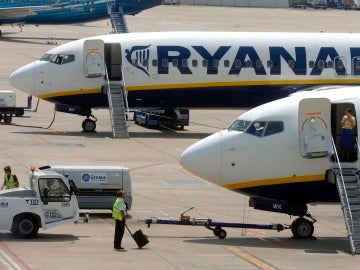 Dos aviones de la aerolínea irlandesa de bajo coste Ryanair 