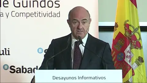 De Guindos defiende que España crece y que su nota mejorará pese a Cataluña De Guindos defiende que España crece y que su nota mejorará pese a Cataluña