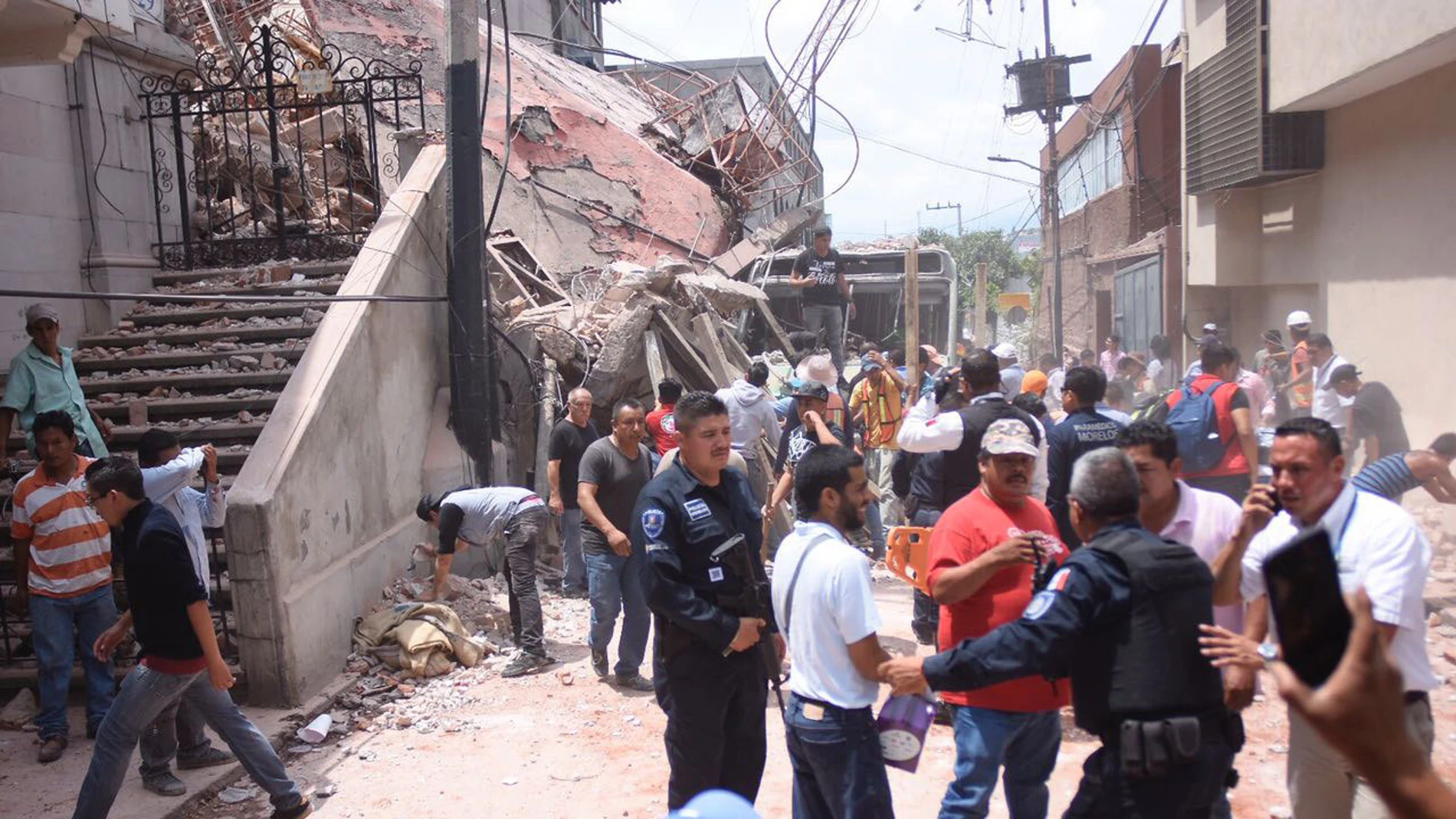 Caos en México tras el derrumbe de varios edificios por el terremoto